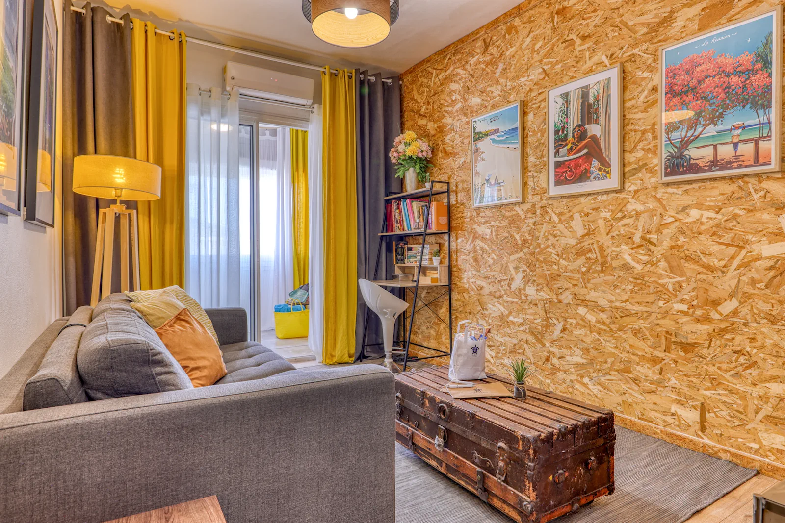Salon avec canapé convertible du Lelaleu Appartement Familial B1